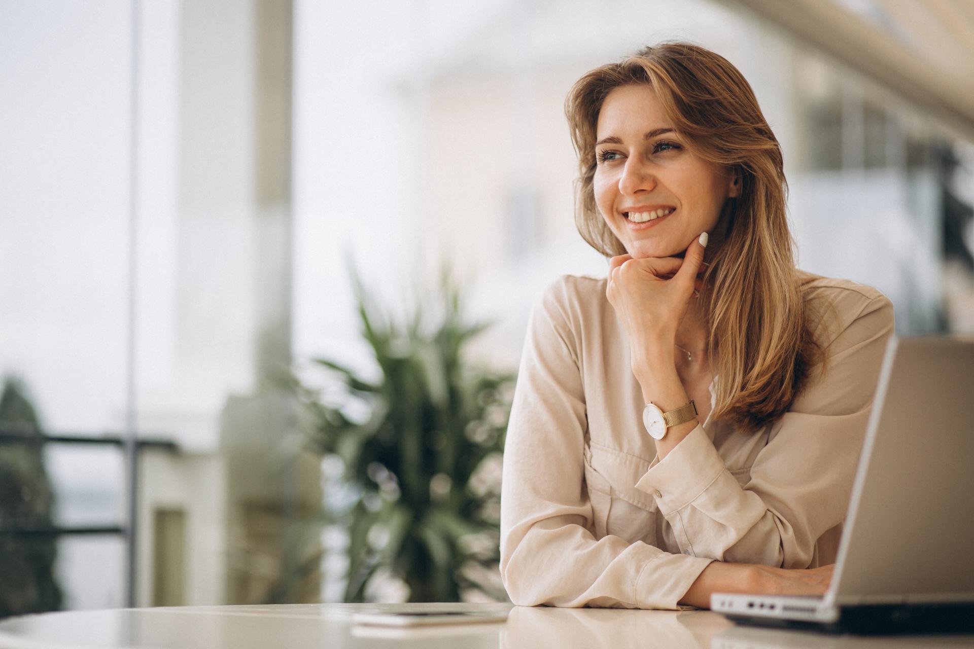 Portrait Business Woman Working Laptop (1)